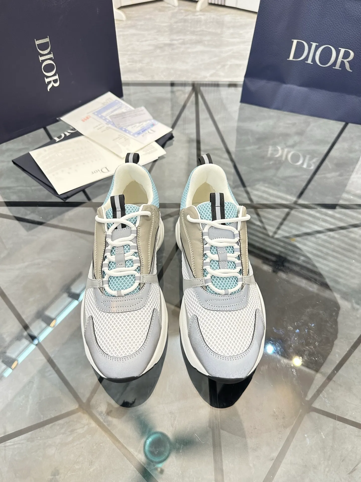Men's shoes: 💰P460¥ Ready in Guangzhou, fully packaged Product trademark: Dior* "Dior*" low-top casual shoes Regular size: 38-46 (can be customized to 47) B22 Product materials: imported cowhide leather upper spliced ​​with original fabric, breathable lining, original outsole. Number: 920